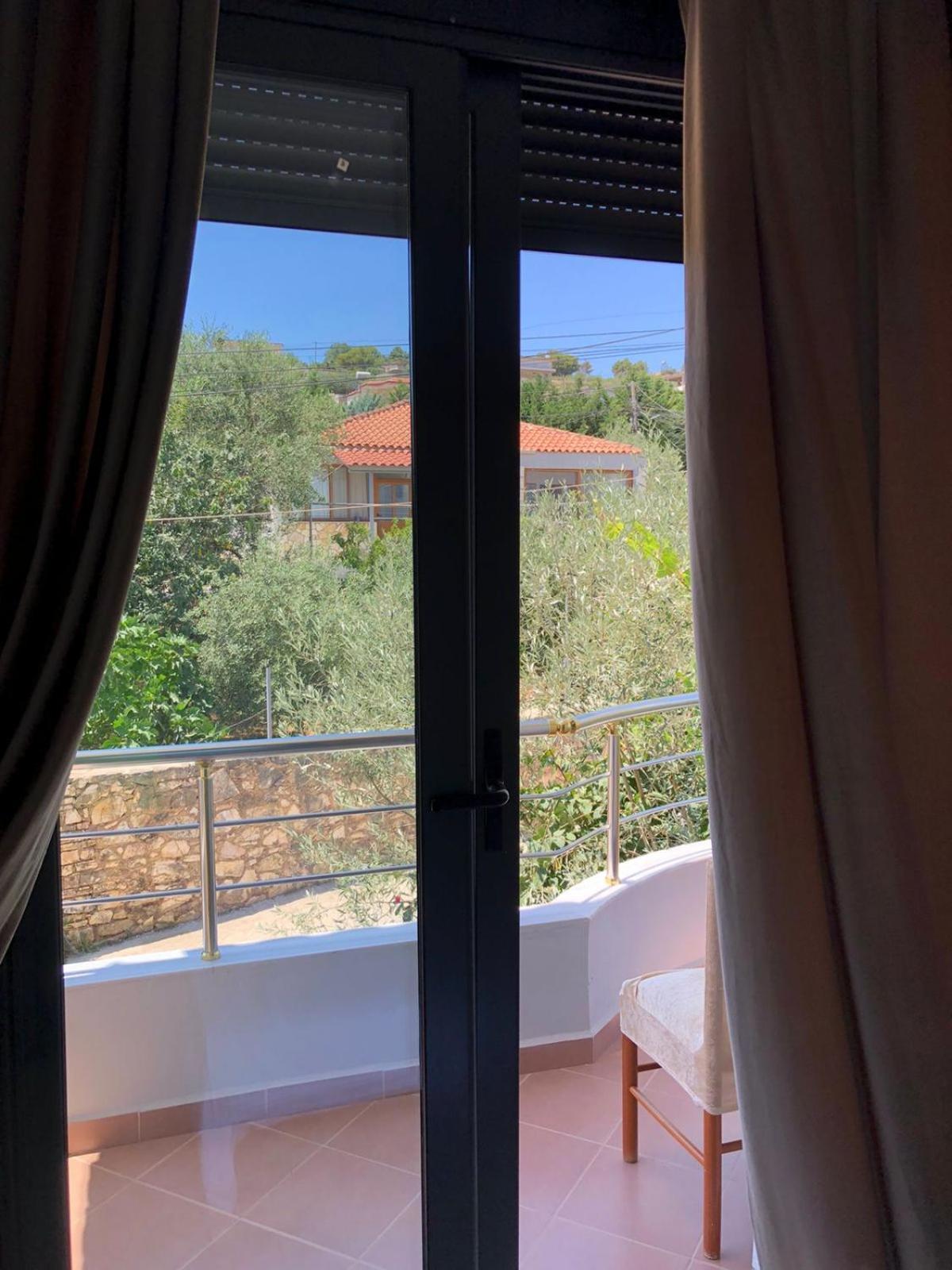 Mona'S Guesthouse Sarandë Esterno foto