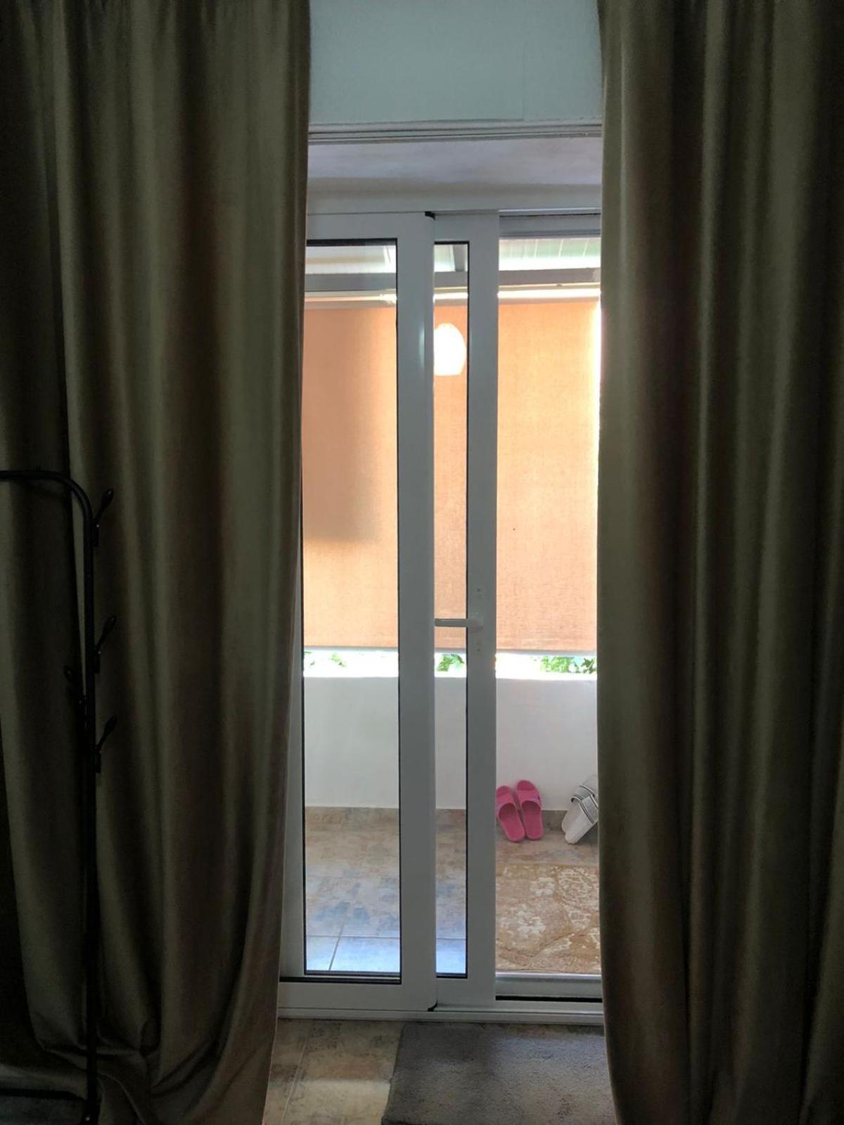 Mona'S Guesthouse Sarandë Esterno foto