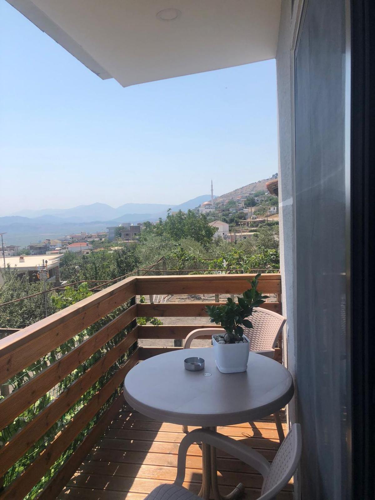 Mona'S Guesthouse Sarandë Esterno foto